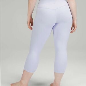 Lululemon Align High-Rise Crop 21"
Pastel Blue
